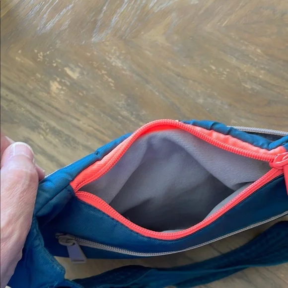 YOU MAKE OFFER$ Closet Clearance Gently Lovedđź’śLug Quilted Bag w/Adjustable Strap - Picture 3 of 5